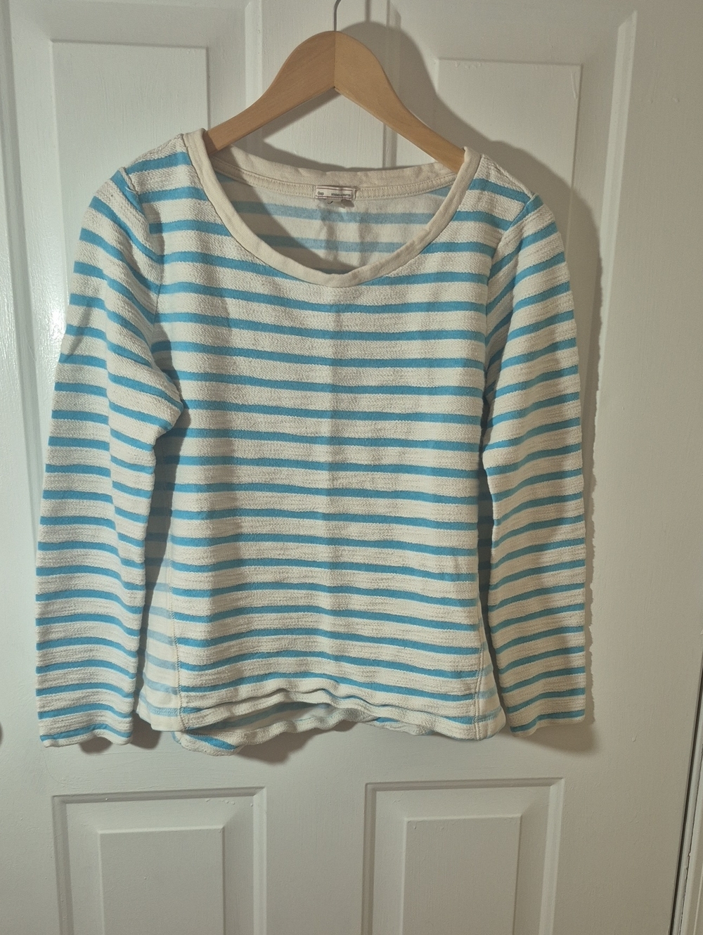 GAP Light Blue and Cream Striped Long-Sleeve Tee Size M